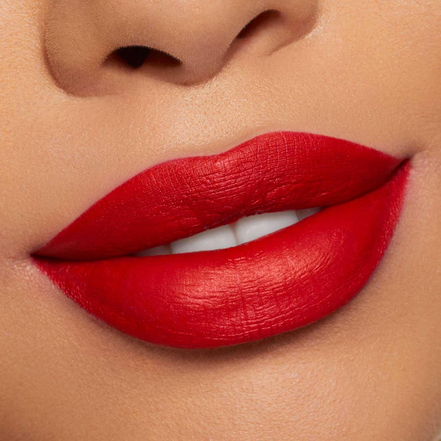 VELVET LIP KIT KJ (KIT DE LABIAL LÍQUIDO Y DELINEADOR)